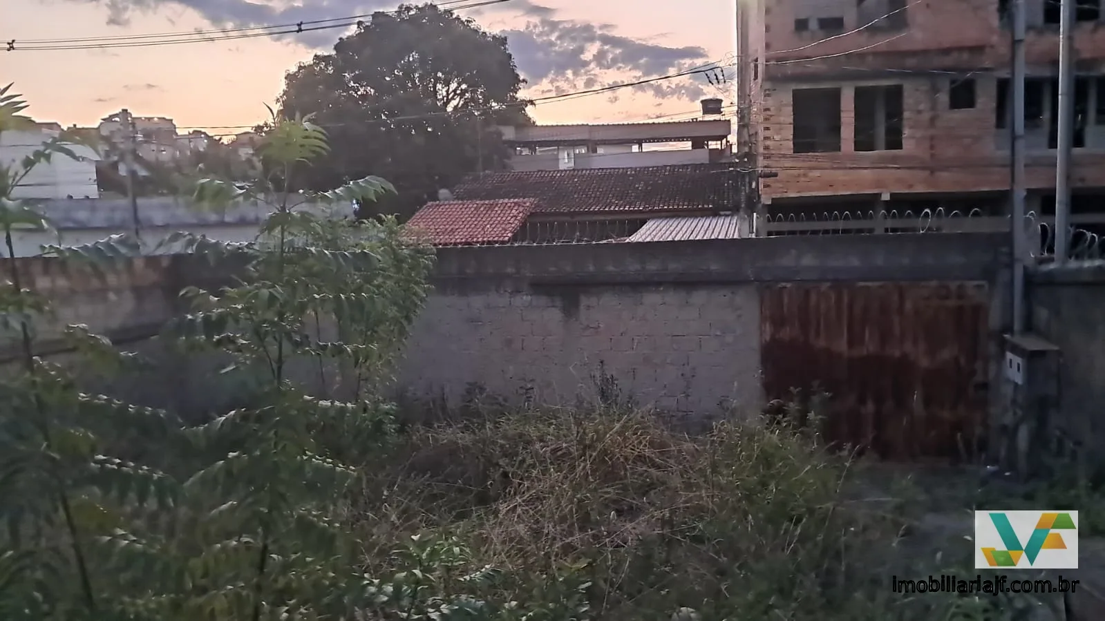 Lote comercial no Bairro São Benedito em Santa Luzia em Minas Gerais, proximo a avenida Brasilia uma das ruas mais movimentadas de Santa Luzia