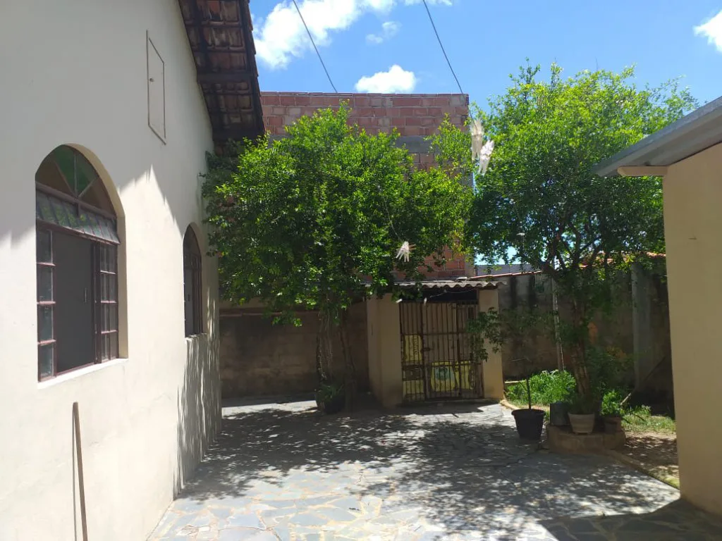 Casa à venda no bairro São Benedito (ref. 221)