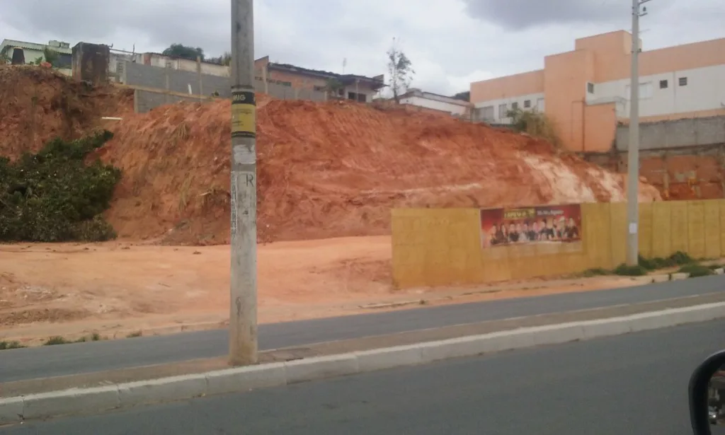 Lotes na avenida Brasilia, bairro São Benedito em Santa Luzia - MG