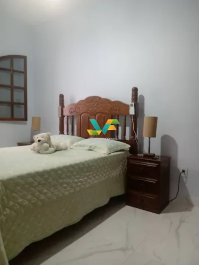 Casa com três quartos e vagas de garagem em Santa Luzia - MG