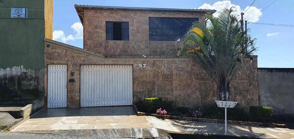 Casa à Venda em Belo Vale, Santa Luzia - 290m² com Jacuzzi e Garagem para 3 Carros - JF Empreendimento Imobiliários