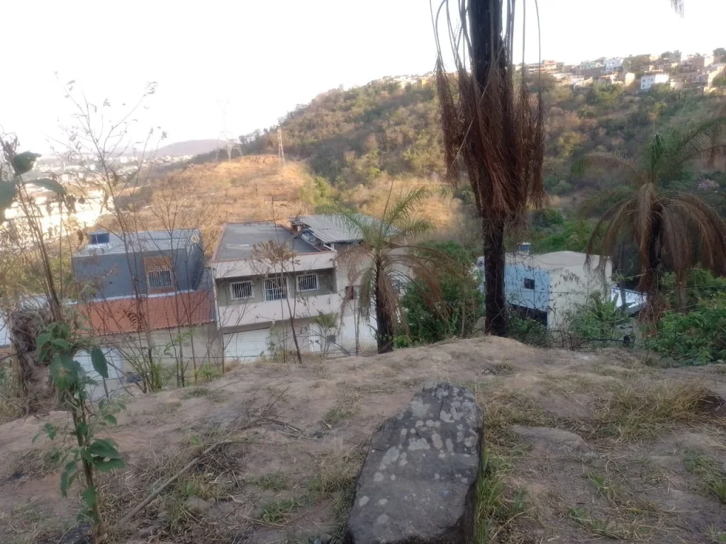 LOTE 200M2 BAIRRO CASTANHEIRA EM SANTA LUZIA/MG