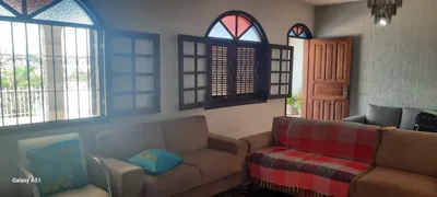 CASA NO BAIRRO EYMARD EM BELO HORIZONTE, 3 QUARTOS,1 SUITE, COPA, COZINHA , AREAVDE SERVIÇO,2 VARANDAS , 4 VAGAS DE GARAGEM, QUINTAL NA FRENTE .