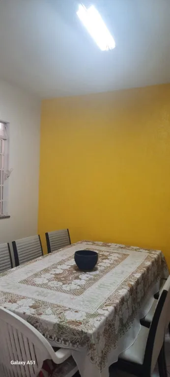 CASA NO BAIRRO EYMARD EM BELO HORIZONTE, 3 QUARTOS,1 SUITE, COPA, COZINHA , AREAVDE SERVIÇO,2 VARANDAS , 4 VAGAS DE GARAGEM, QUINTAL NA FRENTE .