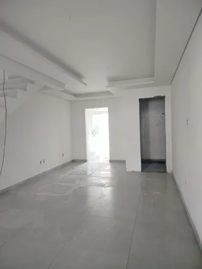 CASA 3 QUARTOS 2 ANDARES