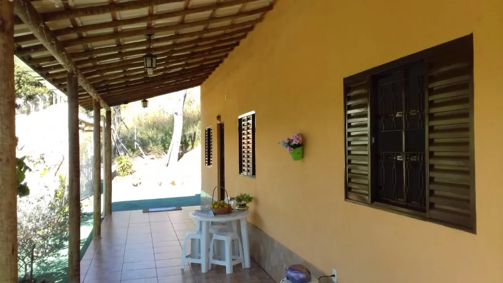 Casa de Sítio: 680m² de Terreno e Pomar em Taquaraçu de Minas