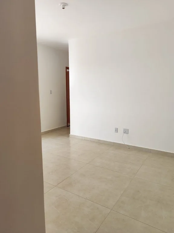 Apartamento à Venda no Bairro Boa Esperança – Santa Luzia/MG – 2 Quartos com Suíte, Sacada e Piso Laminado