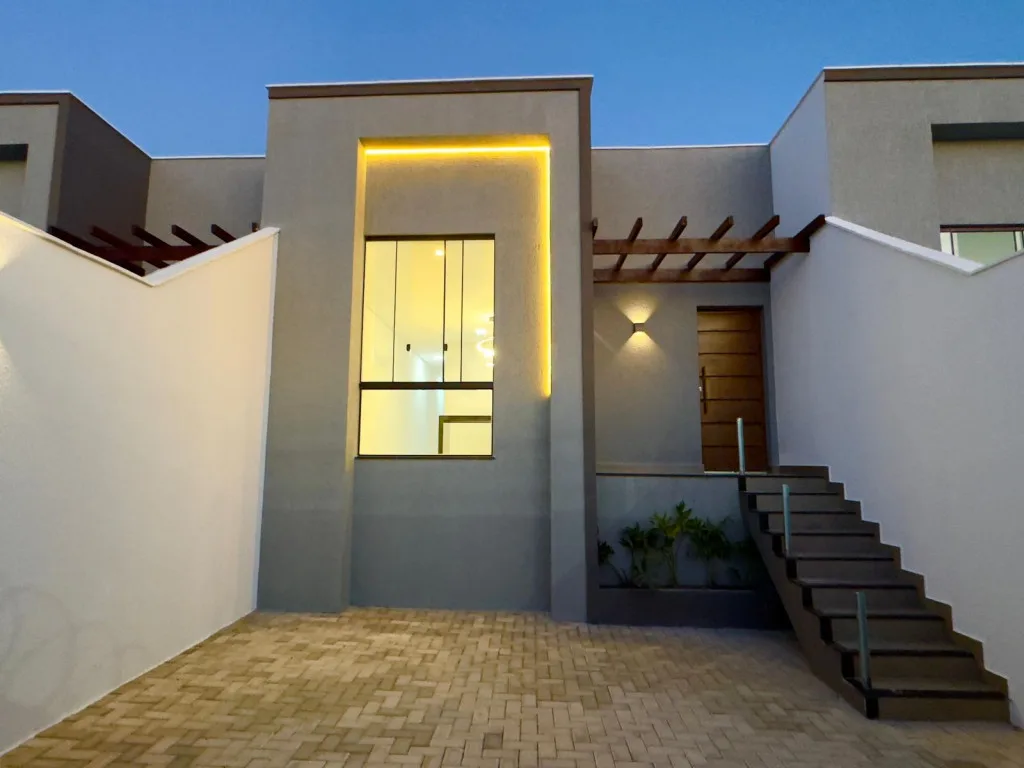 Casa duplex, à venda, 3 quartos, sendo um suíte, em lote de 180,00m², por R$598.000,00 - Novo Centro- Santa Luzia/MG