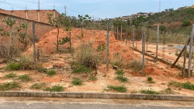 Lote à venda excelente localização, 200m2, Valor R$140.000,00 - bairro Petrópolis II - Santa Luzia / MG