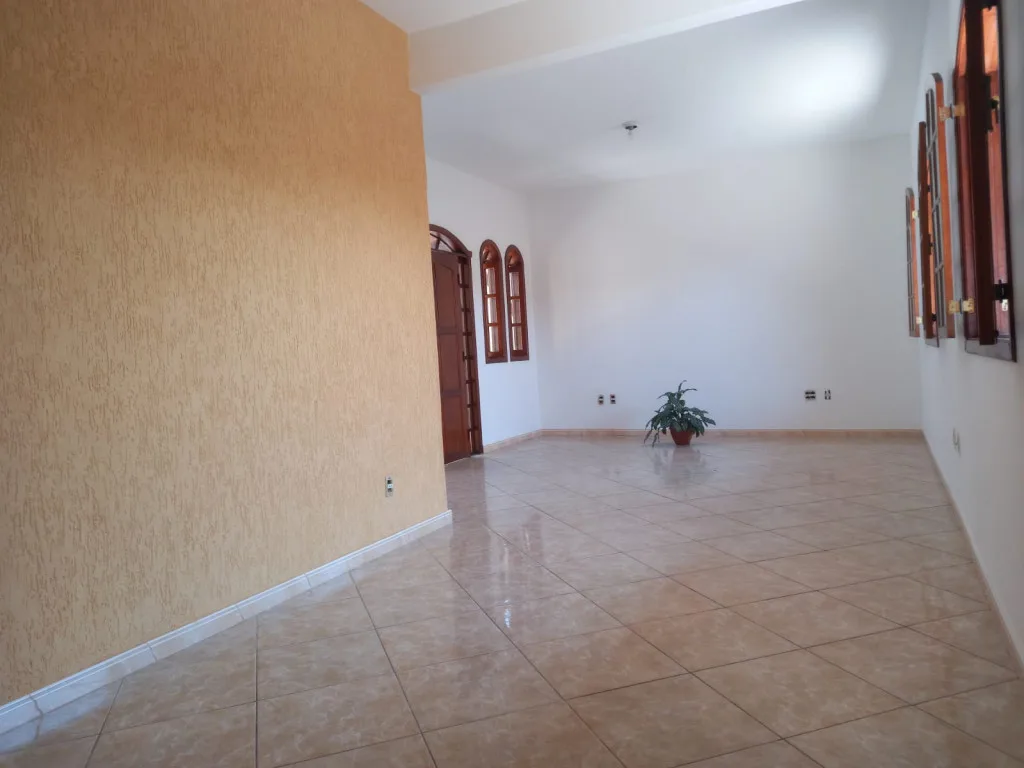 Casa Térrea Espaçosa, 5 Vagas, Conjunto Cristina Santa Luzia