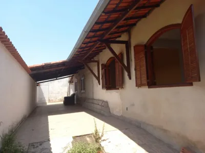 Casa Térrea Espaçosa, 5 Vagas, Conjunto Cristina Santa Luzia