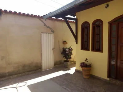 Casa Térrea Espaçosa, 5 Vagas, Conjunto Cristina Santa Luzia