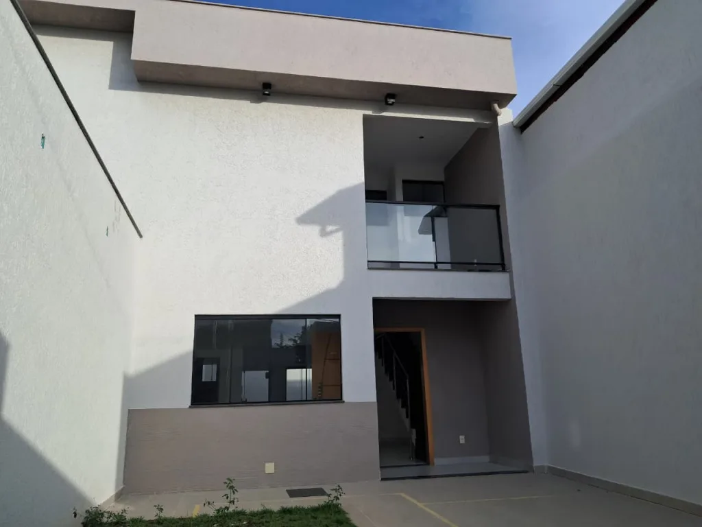 Casa Duplex com 3 quartos sendo um suíte, à venda por R$650.000,00 no Bairro Liberdade em Santa Luzia MG.
