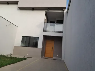 Casa Duplex com 3 quartos sendo um suíte, à venda por R$650.000,00 no Bairro Liberdade em Santa Luzia MG.