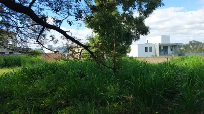 Lote com area 600m2 , plano, otima localização em Condomínio Estância dos Lagos - Santa Luzia